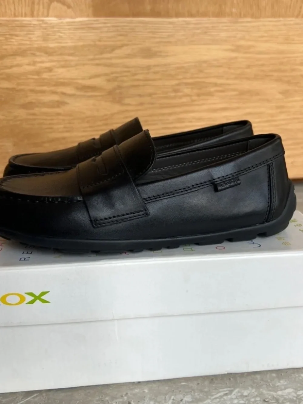 Geox kids black leather loafers (size 2)